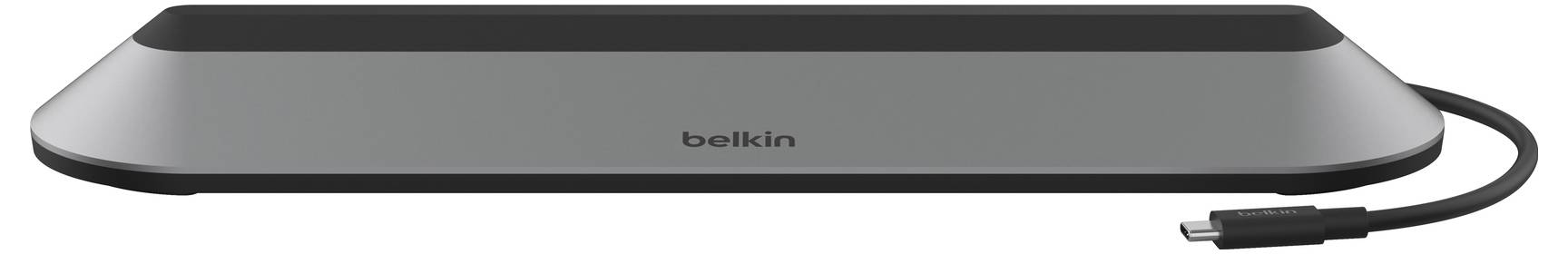 Bezdrátová nabíjecí podložka Belkin s připojeným USB kabelem, zobrazená v šedé a černé barvě.