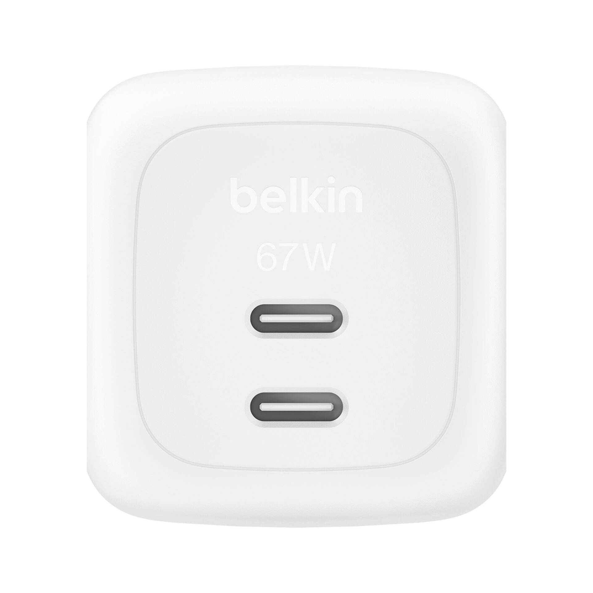Bílá síťová nabíječka Belkin 67W se dvěma porty USB-C.
