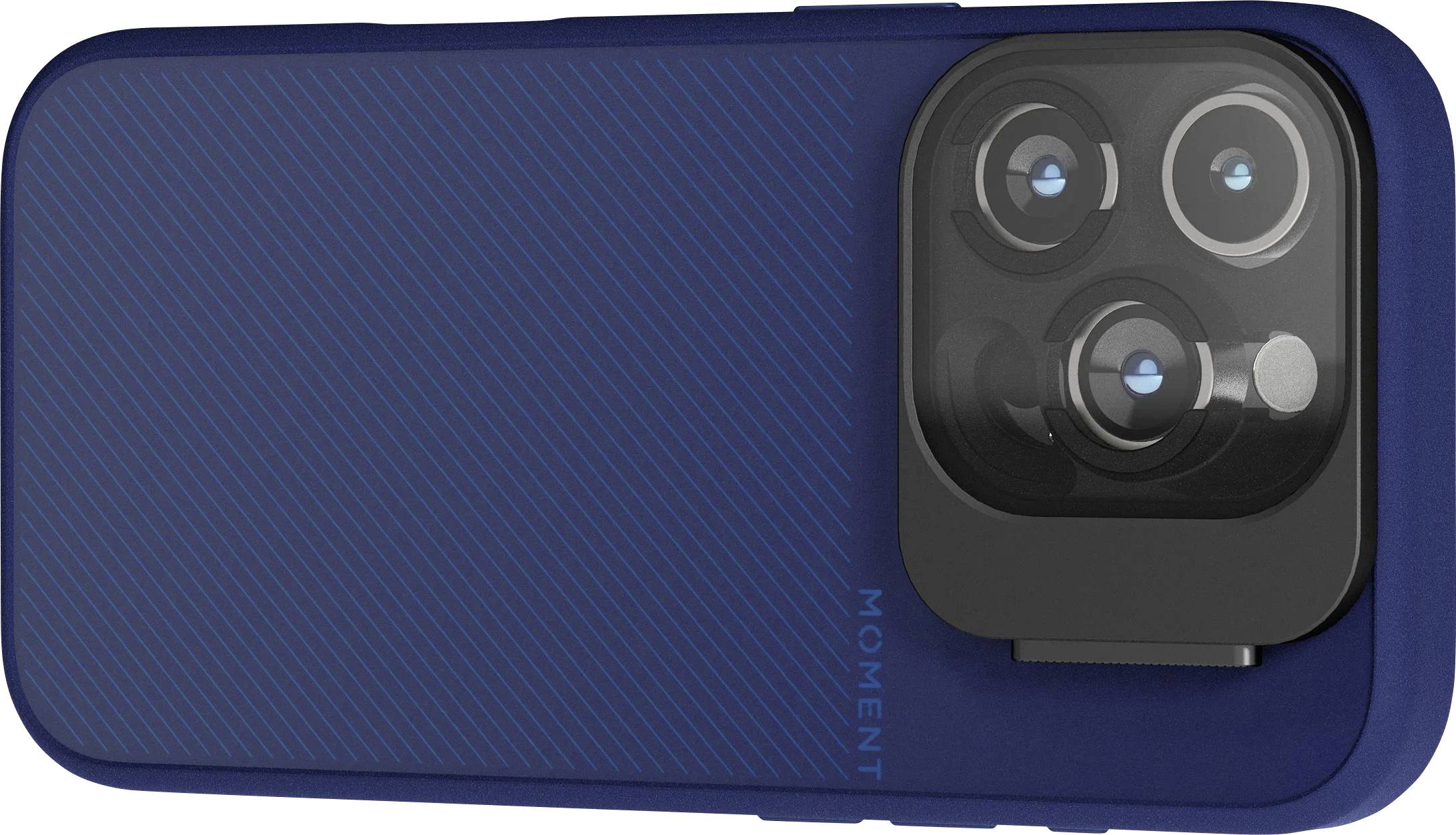 Modrý kryt na smartphone s vyvýšeným výřezem pro trojitou čočku fotoaparátu a značkou 'MOMENT' na zadní straně