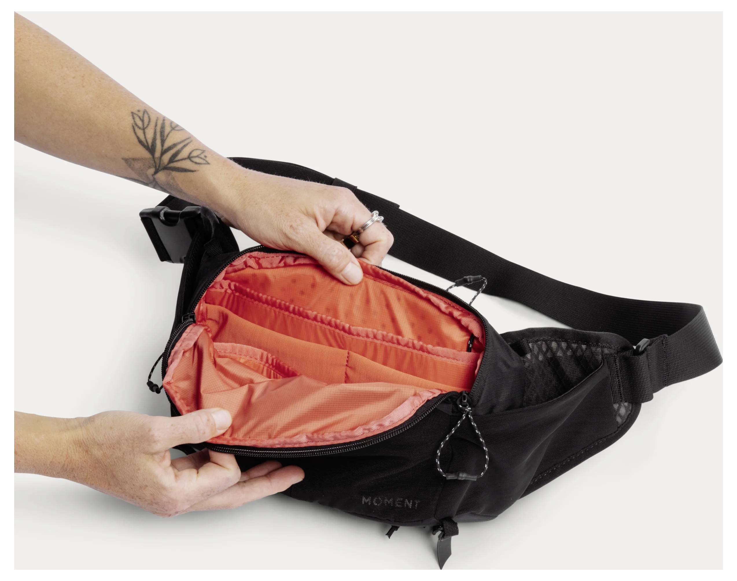 Moment Moment Fast & Light Slate Sling 4L black brašna na kameru vodotěsné-9
