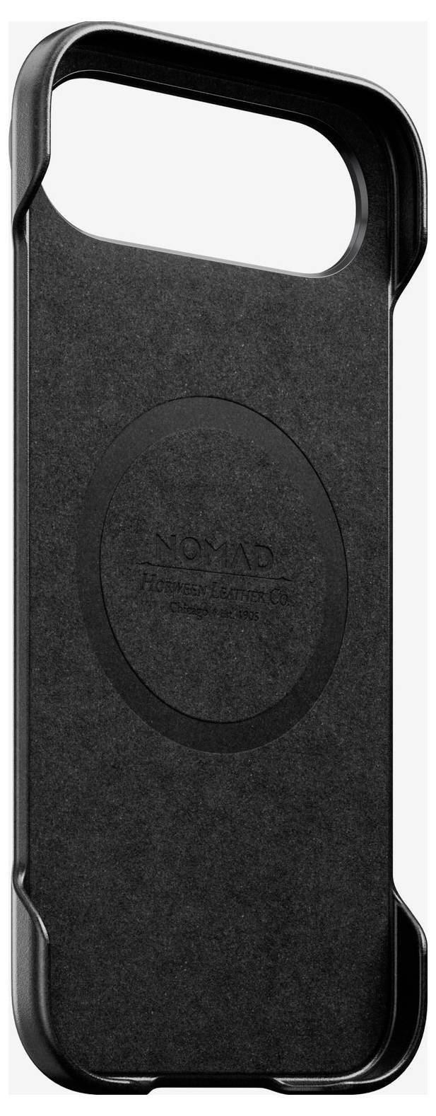 Černé pouzdro na chytrý telefon s velkým madlem nahoře a kruhovým logem „NOMAD" uprostřed na zadní straně.