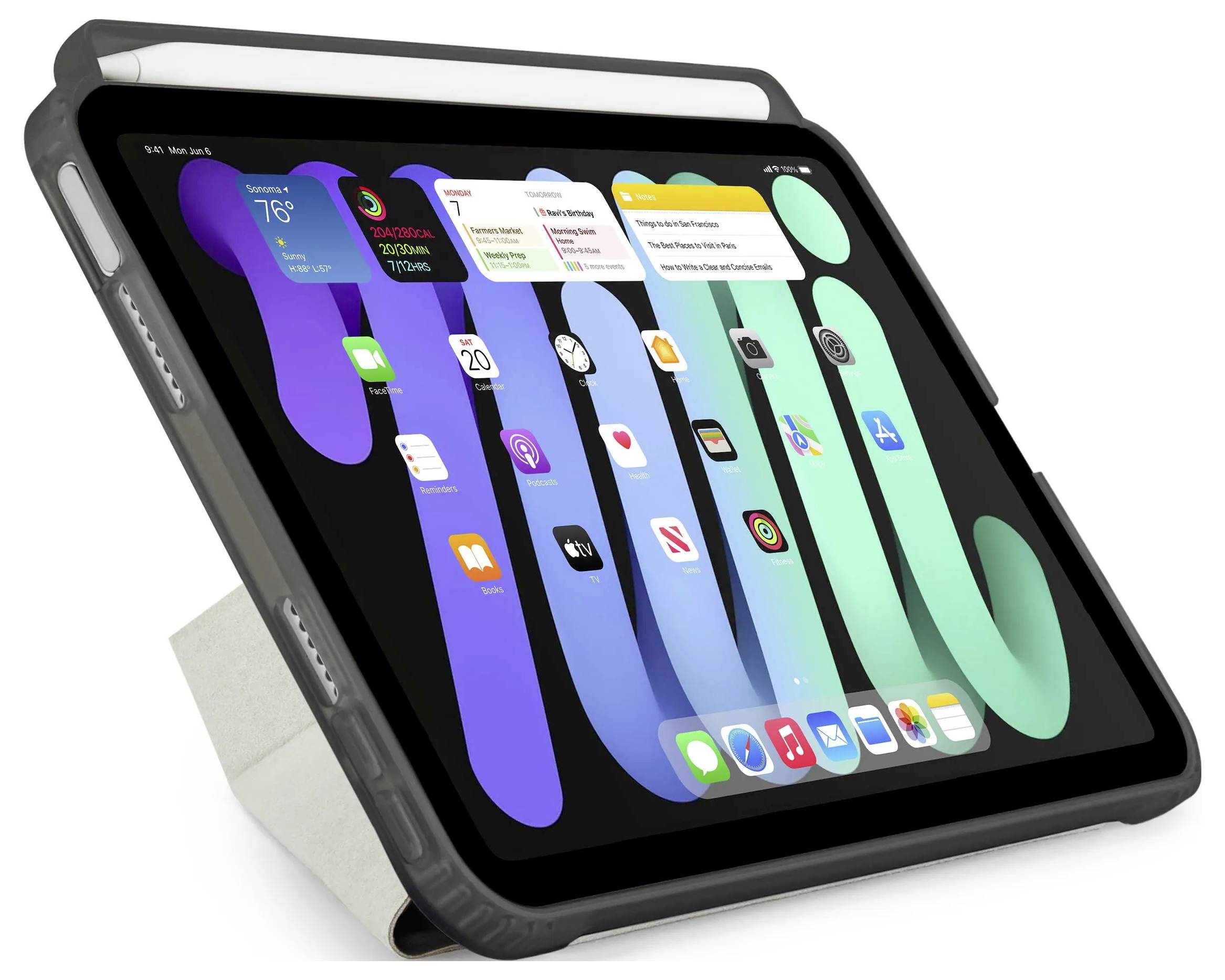 iPad v černém ochranném obalu, zobrazený v úhlu s viditelnou domovskou obrazovkou a ikonami aplikací.