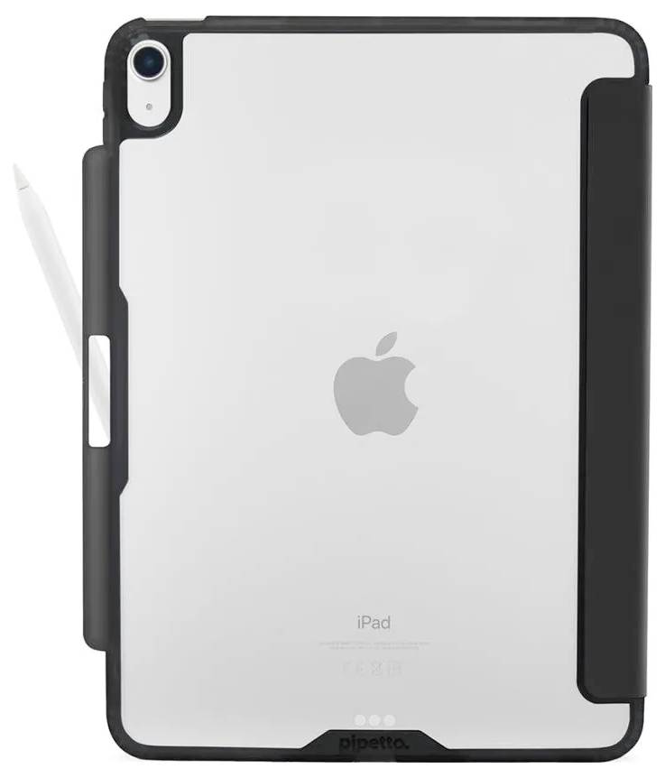 Zadní pohled na stříbrný Apple iPad v černém ochranném pouzdru s vestavěným držákem pro Apple Pencil.
