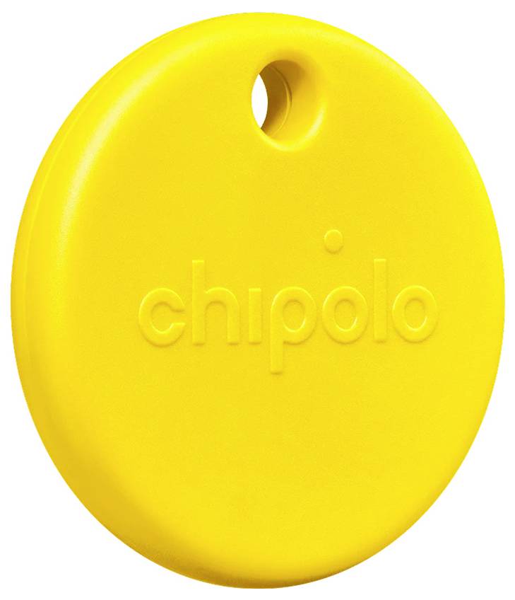 Žlutá kulatá Chipolo Bluetooth značka sledovače s otvorem na klíčenku a reliéfním logem "chipolo" na bílém pozadí