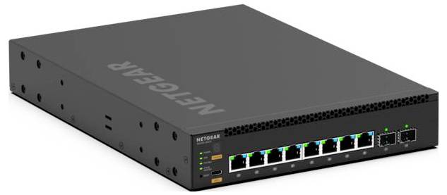 Síťový přepínač Netgear s osmi porty Ethernet a stavovými indikátory na přední straně, zobrazený v tříčtvrtinném pohledu.