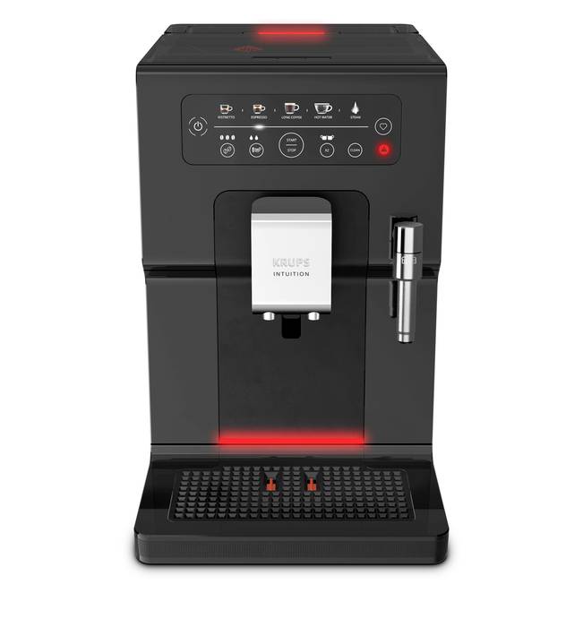 Černý automatický espresso stroj KRUPS s osvětlenými ovládacími prvky, centrální hubicí na kávu, bočním párem vyvíjejícím tryskami a podstavcem na zachycení kapalin