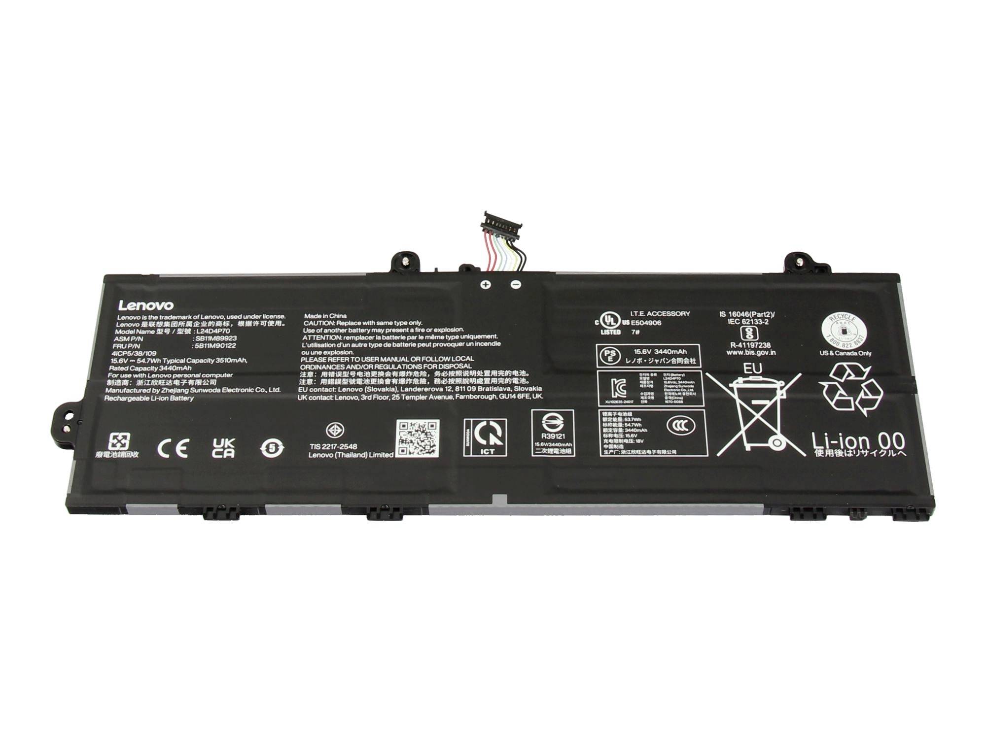 Baterie notebooku Lenovo s konektorem a vytištěnými bezpečnostními/specifikačními štítky na bílém pozadí.