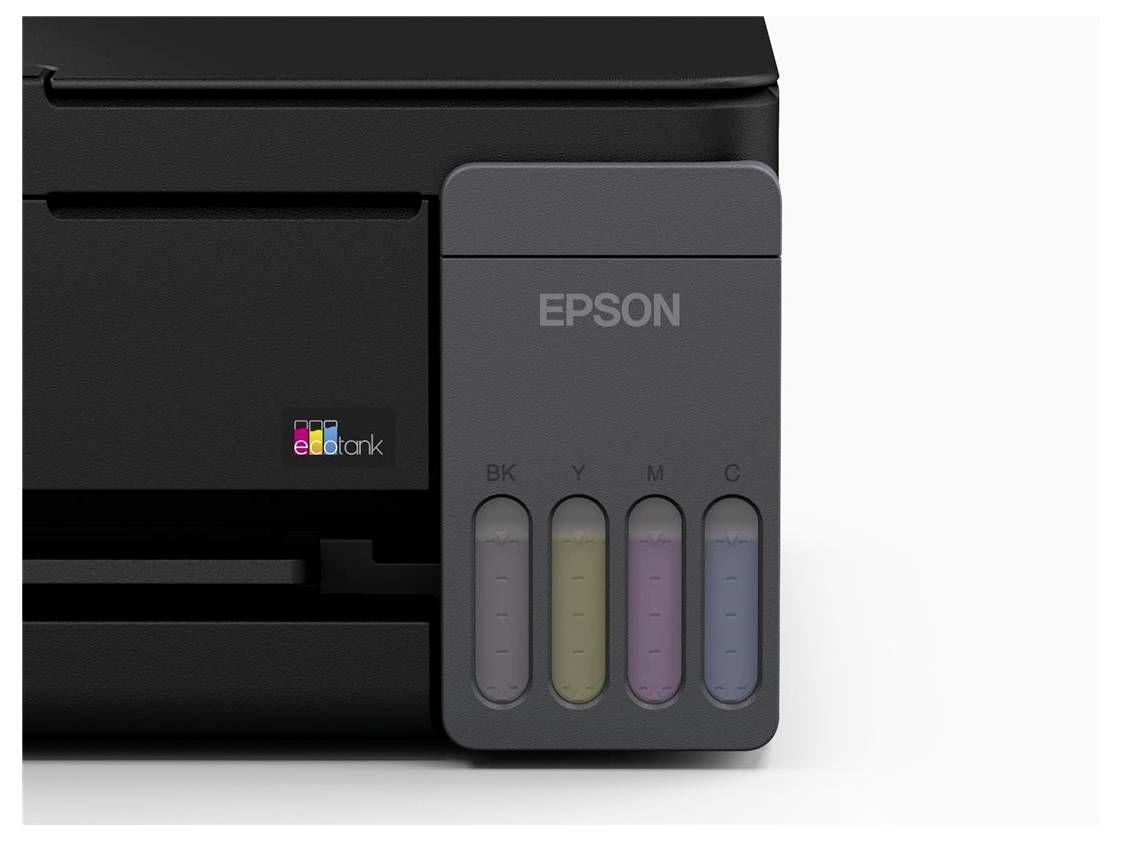 Detailní pohled na tiskárnu Epson EcoTank se viditelnými okny nádrží na inkoust označenými BK, Y, M a C.
