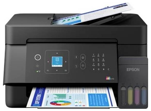 Černá multifunkční tiskárna Epson tisknoucí barevný dokument, s viditelnou nádrží na inkoust vpravo a papírem podávaným shora a zepředu.