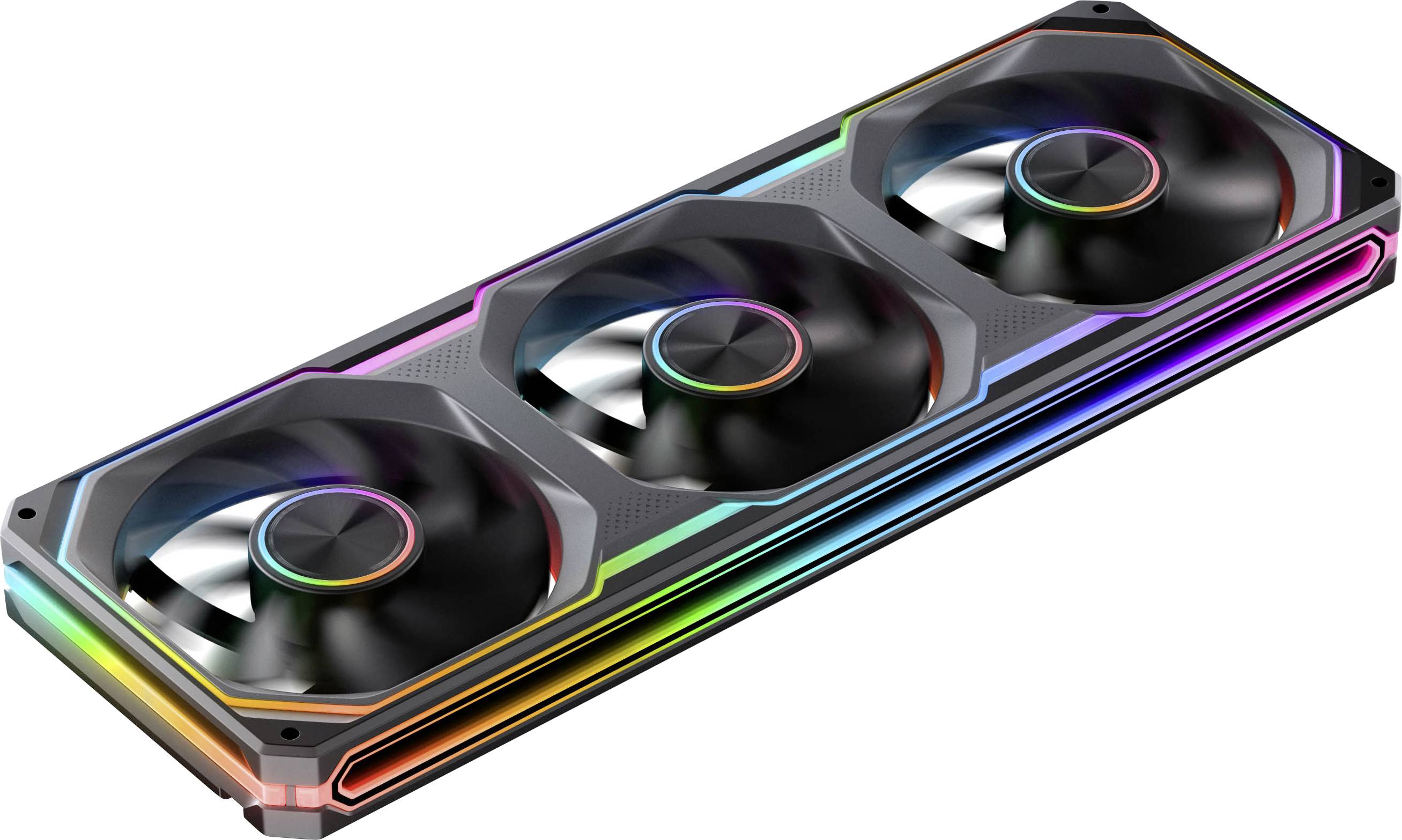 Grafická karta se třemi ventilátory, RGB osvětlením a černým krytem na bílém pozadí.