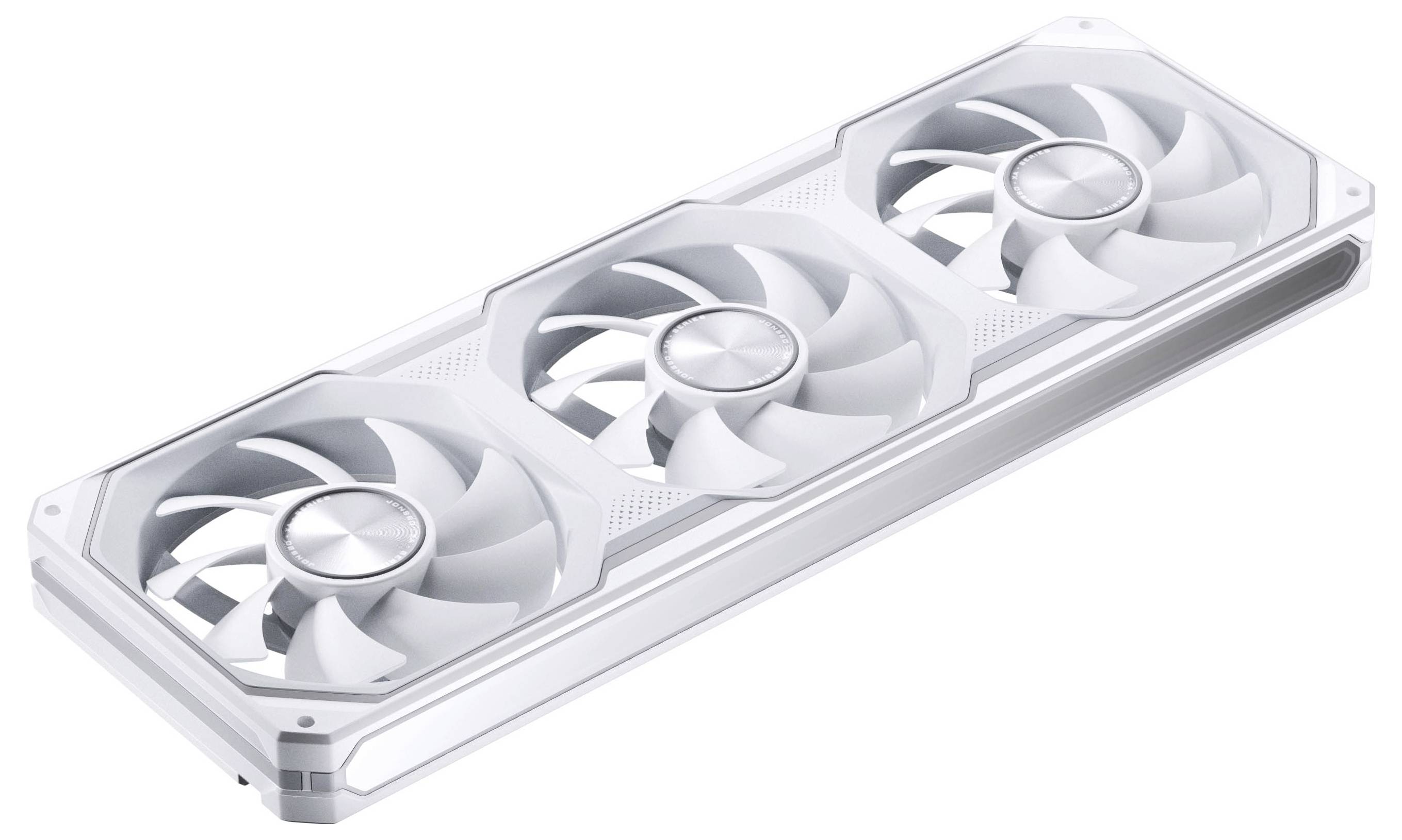 Tři bílé chladicí ventilátory v úzkém obdélníkovém panelu pouzdra počítače na bílém pozadí, pravděpodobně chladič grafické karty.
