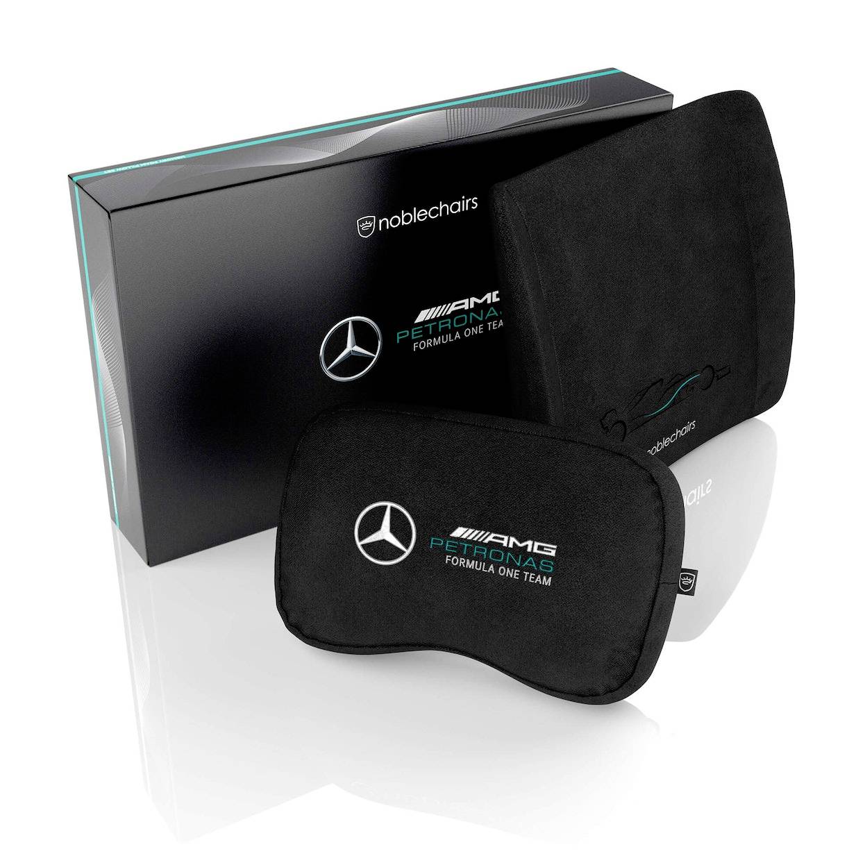 Černé polštáře na záda a krk s logem týmu Mercedes-AMG Petronas Formula One od společnosti noblechairs, zobrazené s originálním balením produktu.