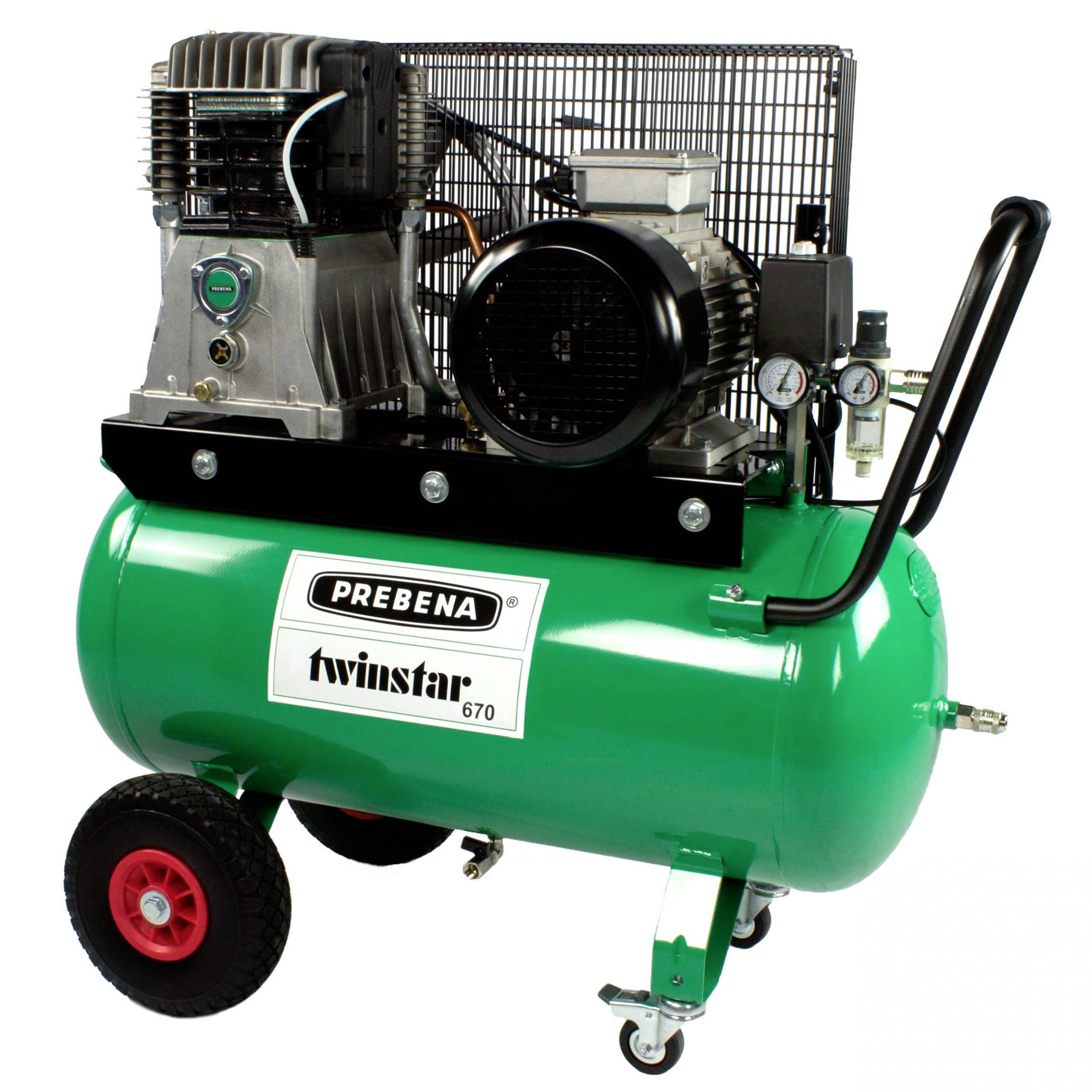 Zelený kompresor Prebena Twinstar 670 na kolečkách s dvojitými motorovými jednotkami, manometry a černou rukojetí na bílém pozadí
