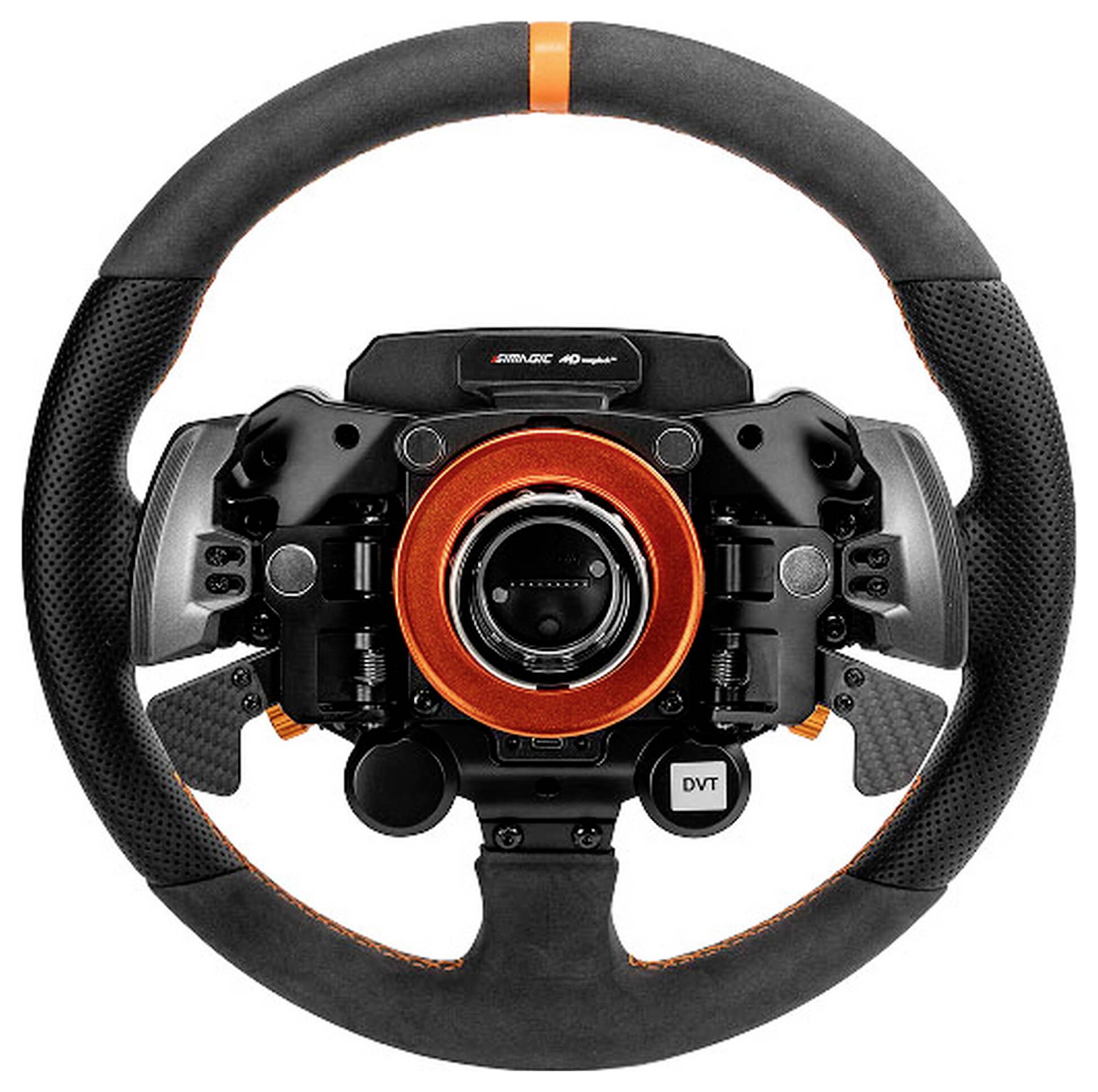 Přední pohled na černý a oranžový závodní volant s vesly pro řazení a centrálním středem, zobrazený na bílém pozadí.