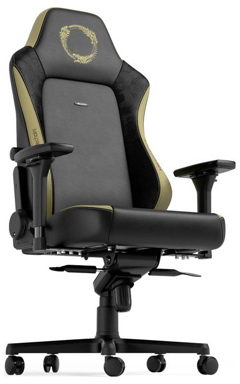 Černá a zlatá ergonomická otočná kancelářská židle s polštářkem na hlavu, područkami a pětikoly základnou na bílém pozadí.
