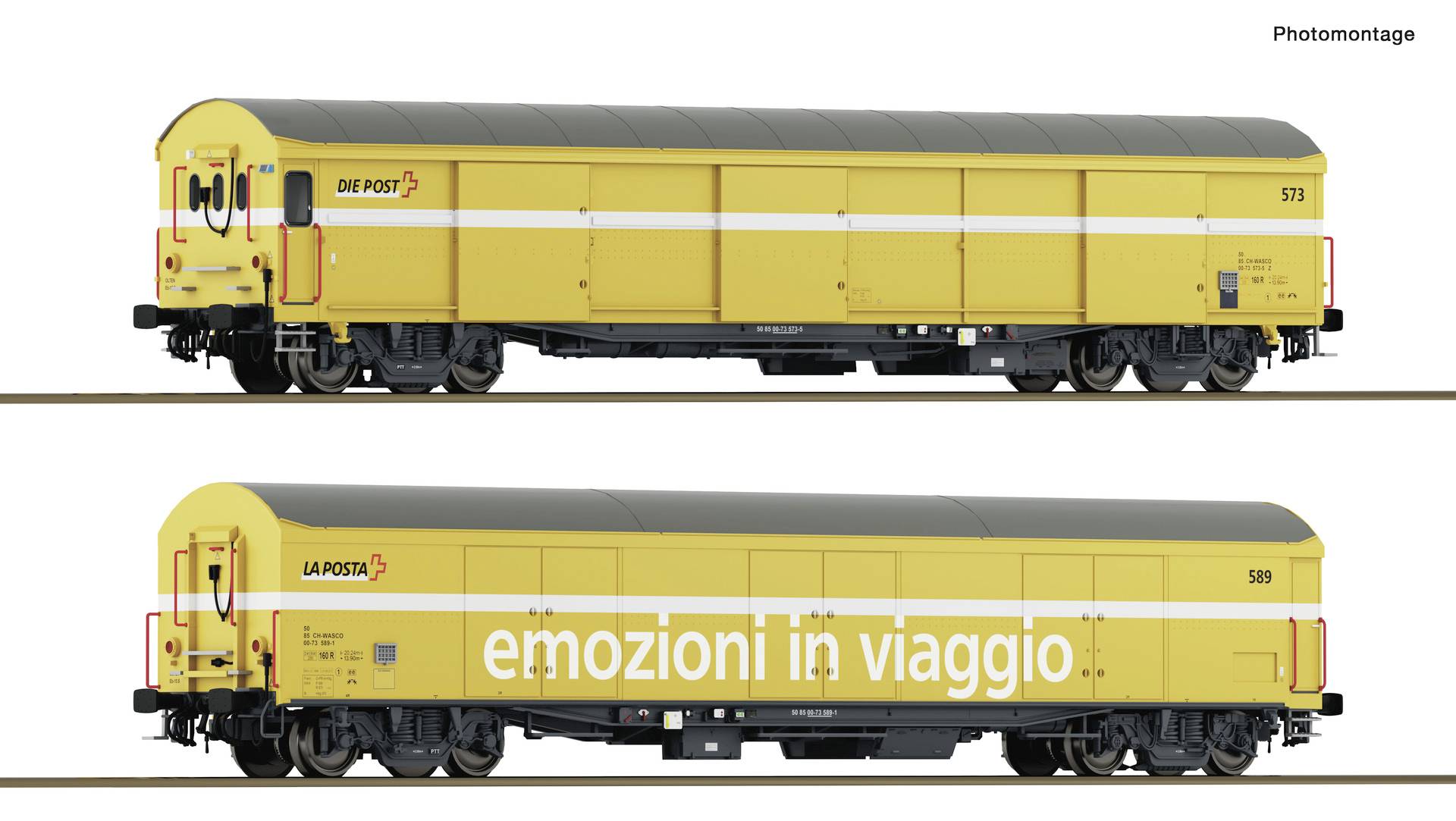 Vedle sebe žluté poštovní nákladní vagony; dolní vůz má velký bílý text "emozioni in viaggio".
