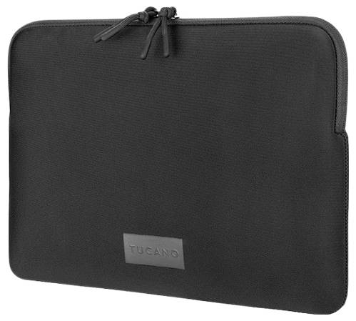Černé pouzdro na laptop Tucano se zipem a nášivkou loga na prostém bílém pozadí.