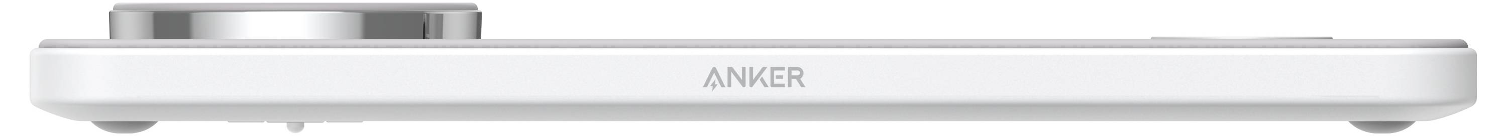 Stříbrný bezdrátový nabíjecí podložek Anker zobrazený v profilu s viditelným centrovaným portem USB-C na zadní hraně.