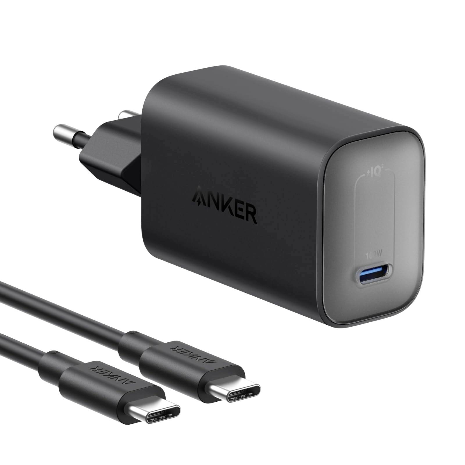 Černá nabíječka Anker na zeď s EU vidlicí a portem USB-C, zobrazená se dvěma nabíjecími kabely USB-C.