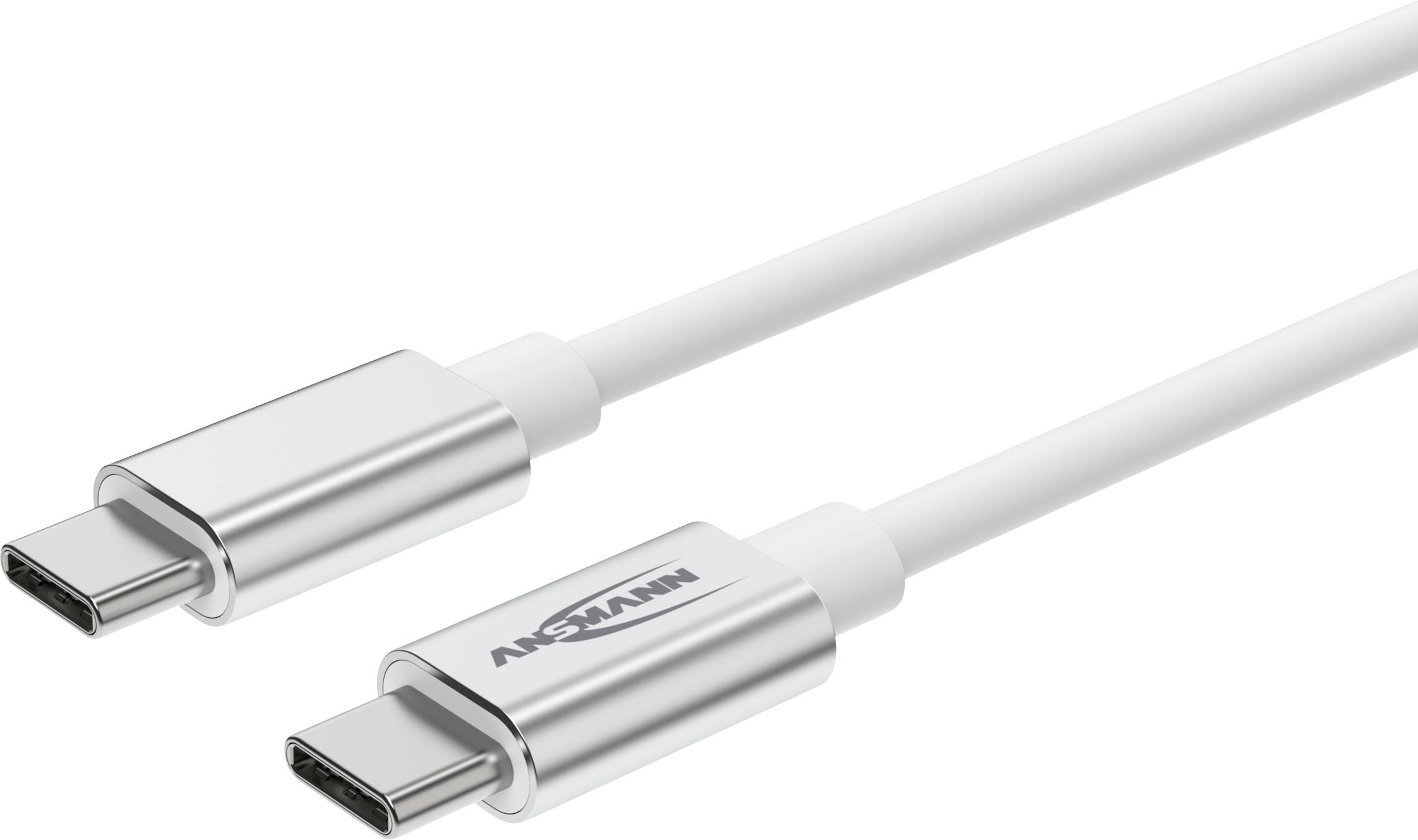 Dva stříbrné konektory USB-C připojené k bílému kabelu na jednolitém bílém pozadí.