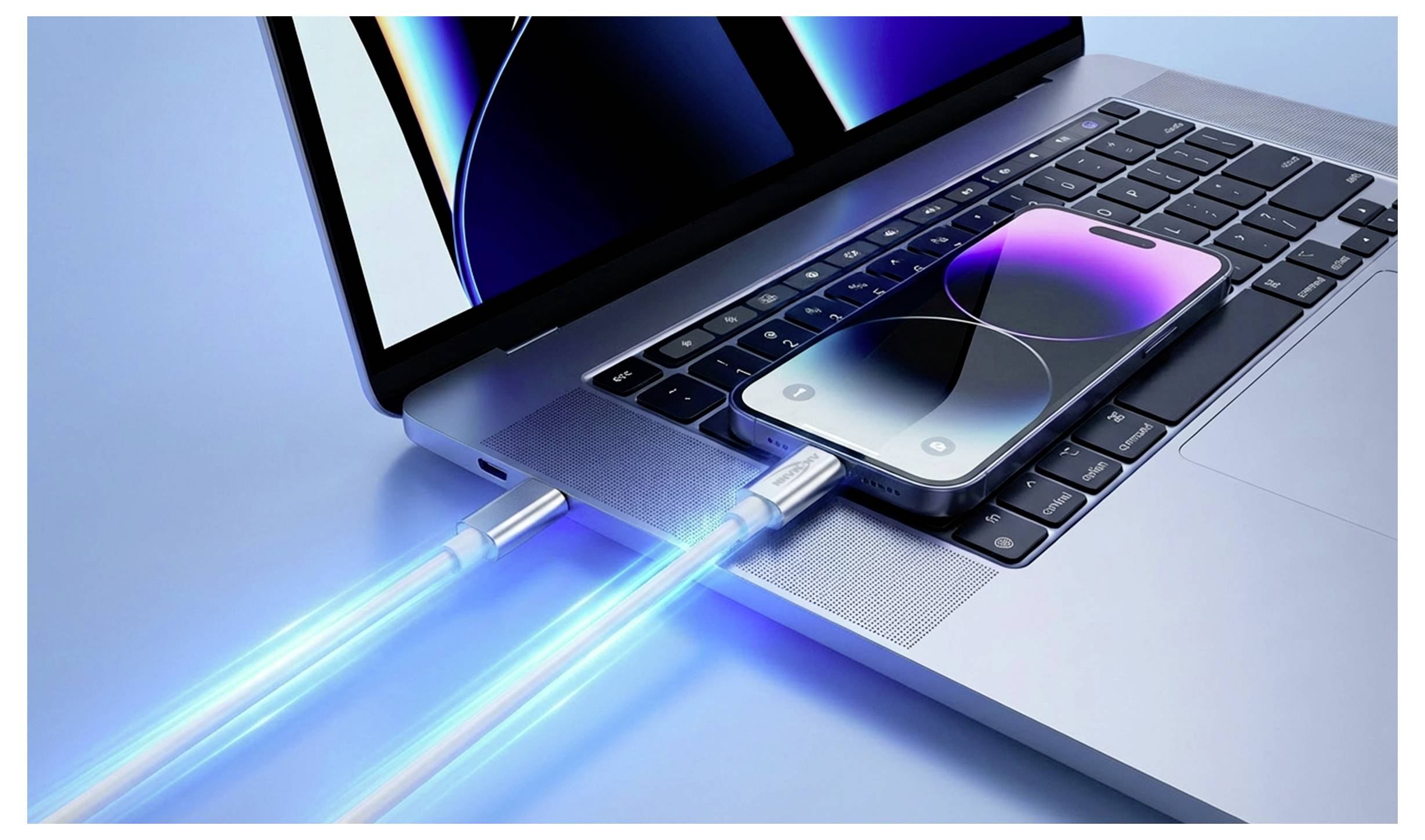 Smartphone připojený k laptopu pomocí dvou svítících modrých USB kabelů, což naznačuje rychlý přenos dat nebo nabíjení.