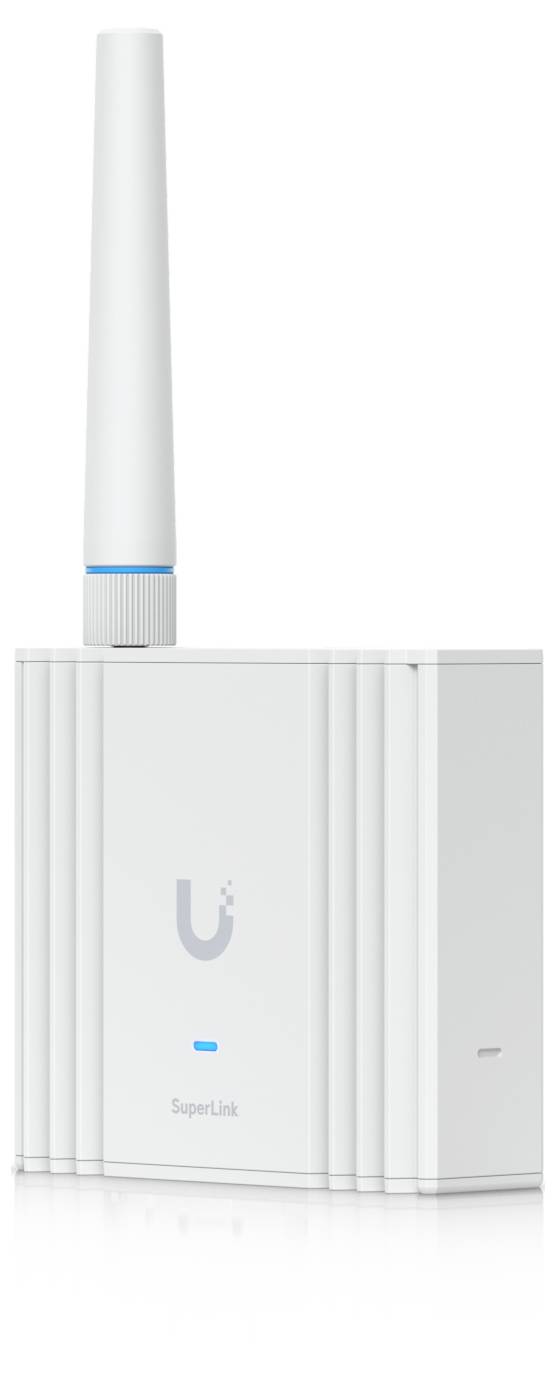 Bílý router Google Nest Wifi a vysoký mesh bod s malou modrou stavovou indikací na bílém pozadí.