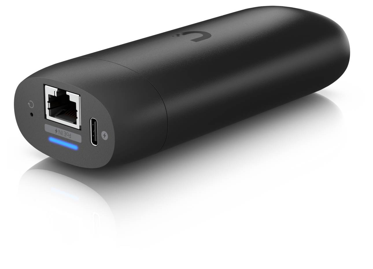 Černý válcový síťový adaptér s portem Ethernet, portem USB-C a stavovou kontrolkou na předním konci