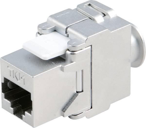 Detailní snímek stříbrného konektoru síťového jacku Ethernet s bílou pojistnou záložkou, izolovaný na bílém pozadí.