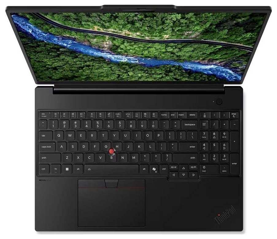 Pohled shora na otevřený černý laptop značky Lenovo s leteckou krajinou zobrazenou na obrazovce, s plně viditelnou klávesnicí a touchpadem.