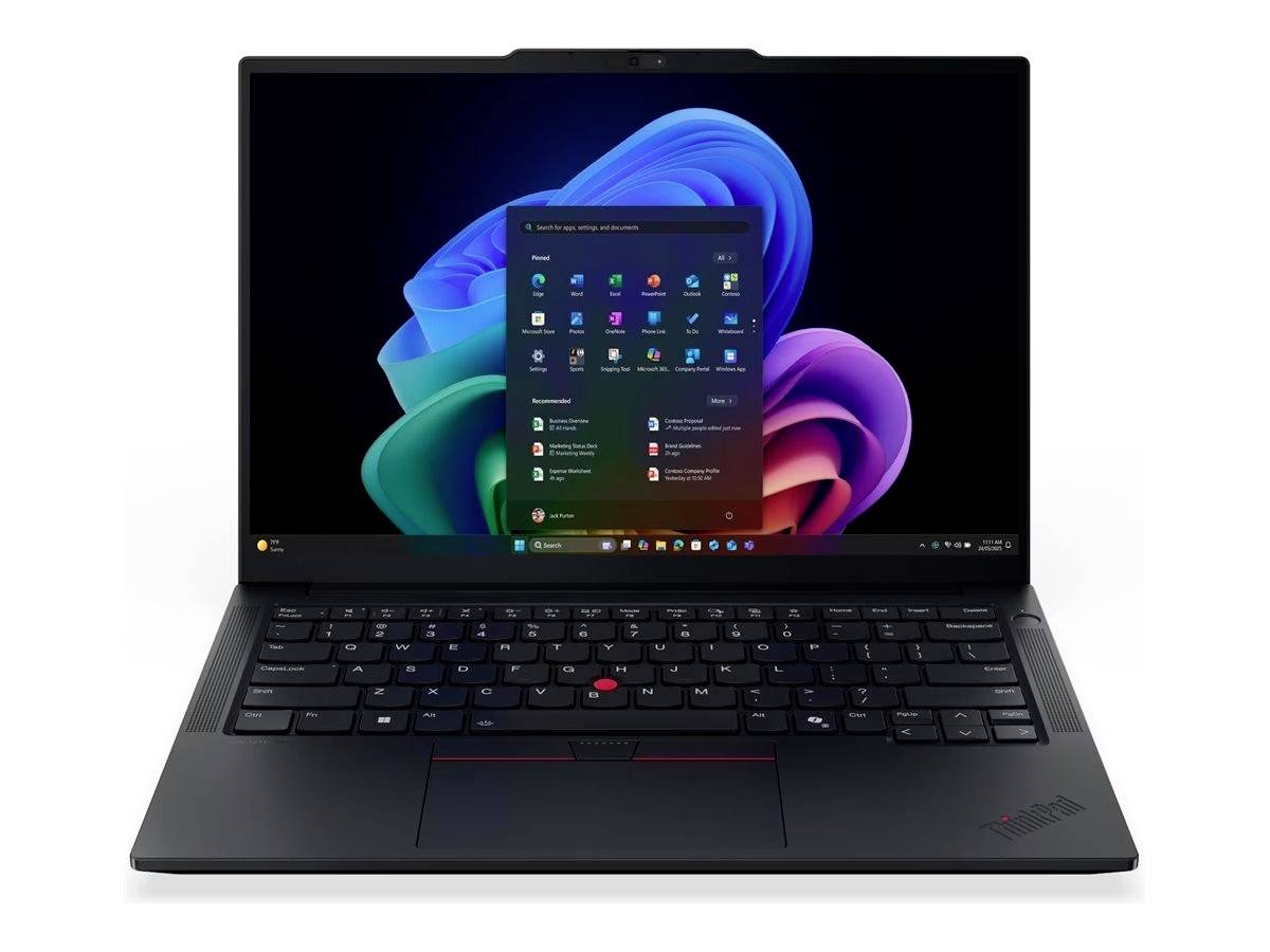 Černý notebook zobrazující plochu Windows 11 a nabídku Start na obrazovce.