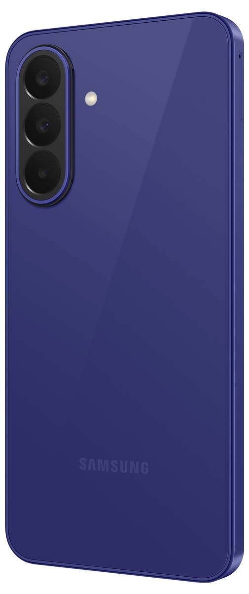 Modrý Samsung smartphone zobrazený zezadu s trojitými objektivy zadní kamery a bleskem.