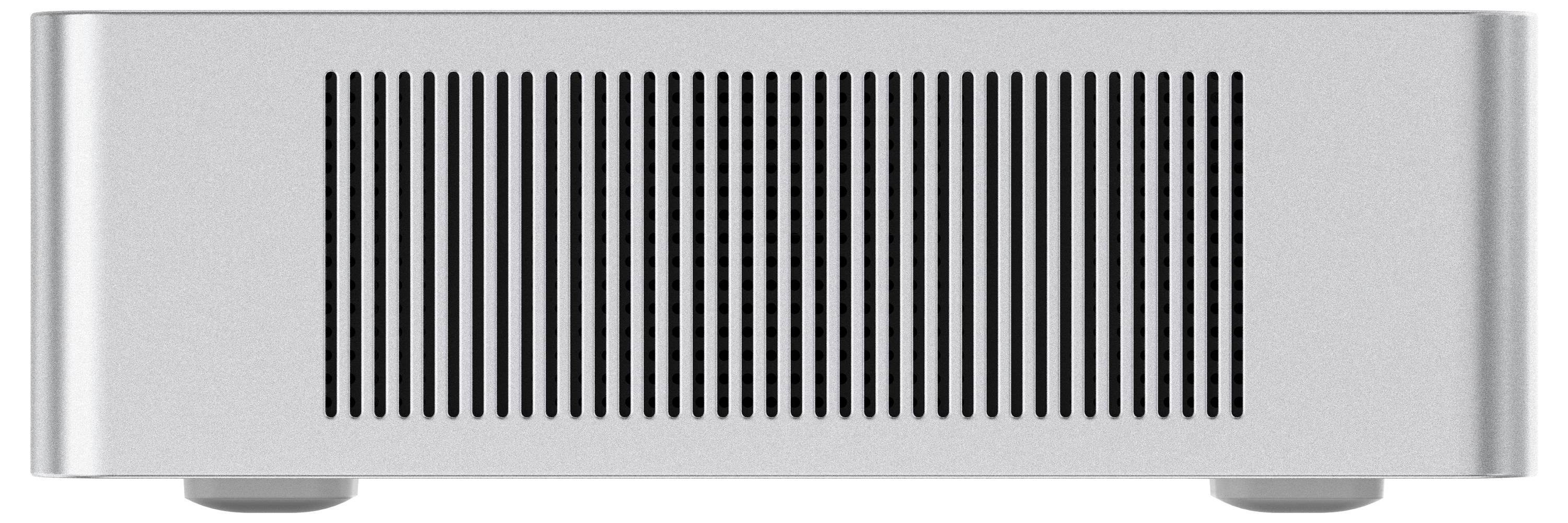Stříbrná obdélníková audio komponenta s přední ventilační mřížkou a dvěma malými nožičkami, zobrazená na bílém pozadí.