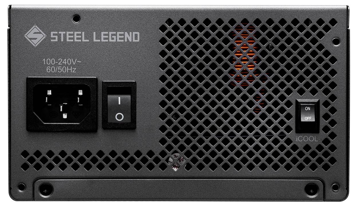 Zadní panel zdroje Steel Legend se zásuvkou pro střídavý proud, vypínačem zapnutí/vypnutí, ventilačními otvory a indikátorem světla přepínače "iCOOL".