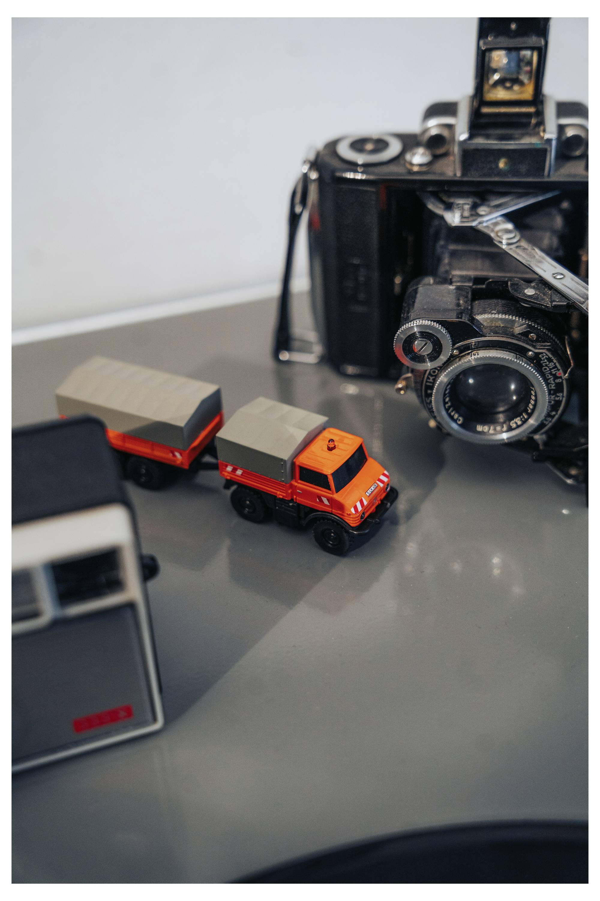 Carson Modellsport 500504177 1:87 RC model auta elektrický silniční model zadní 2WD (4x2) vč. akumulátorů, nabíječky a b-9