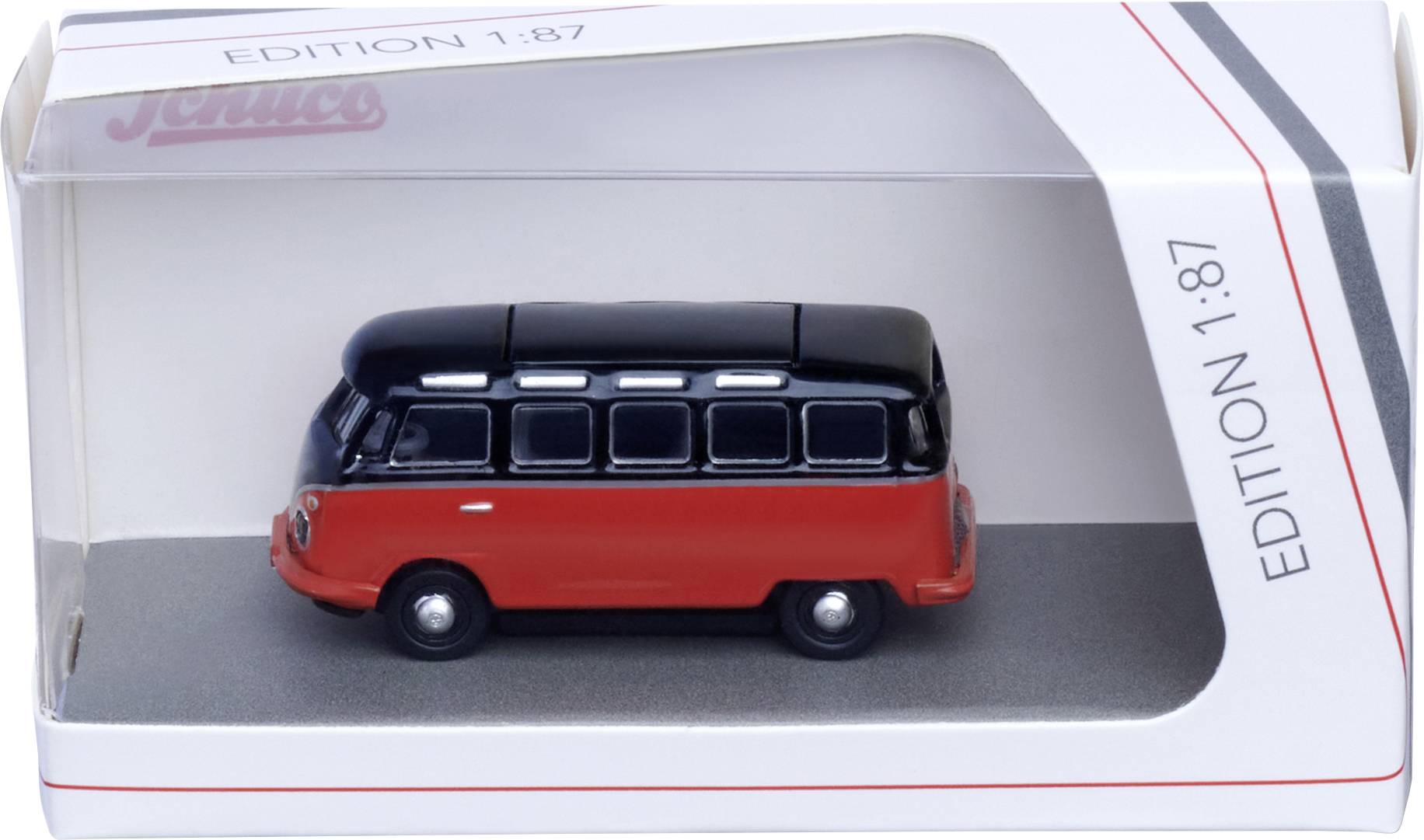 Model automobilu červeno-černého vozítka zobrazený v jeho maloobchodní krabici "EDICE 1:87".