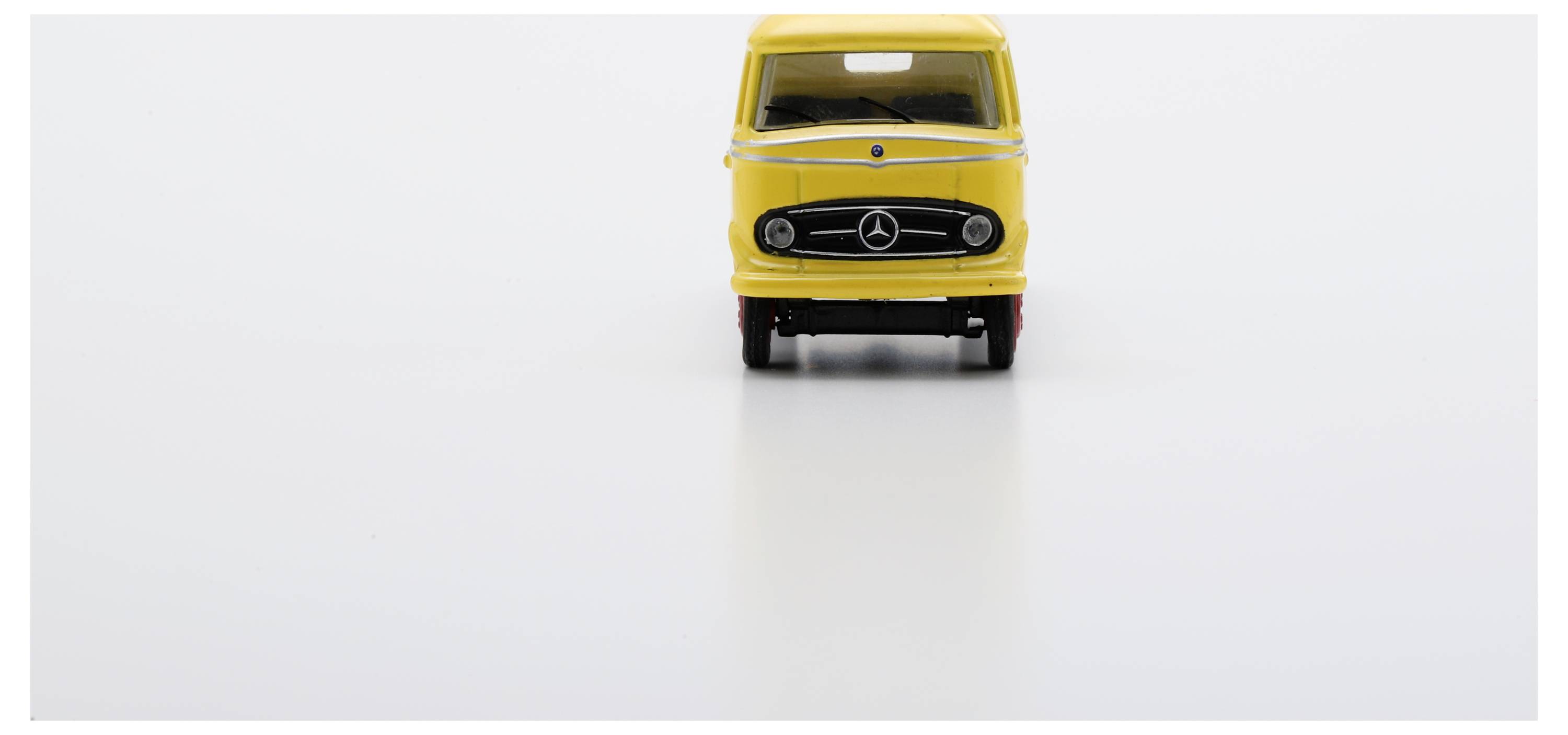 Schuco 451870014 H0 model osobního automobilu Mercedes Benz L 319-2
