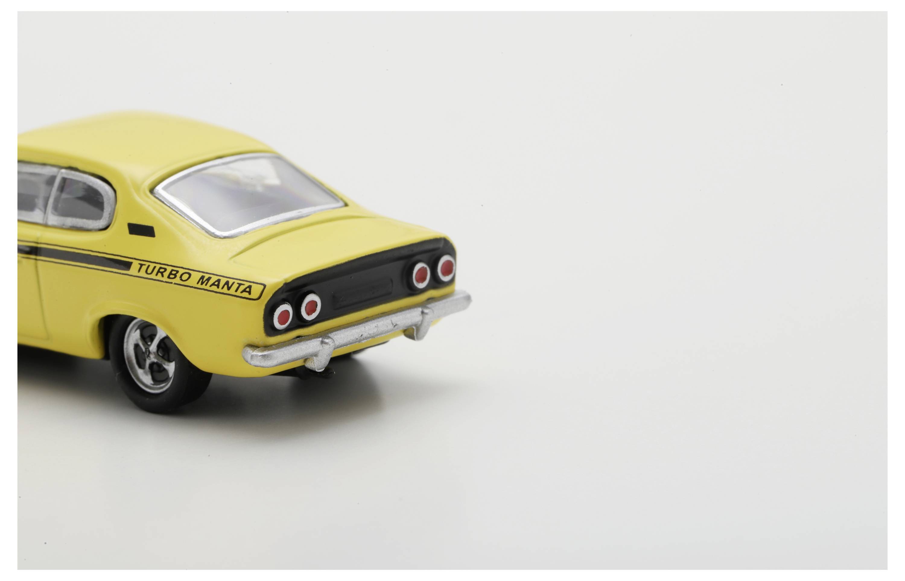 Schuco 451870008 H0 model osobního automobilu Opel Manta-7