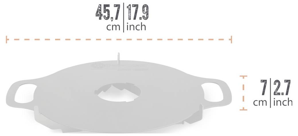 Kulatá stříbrná pánev se stranovými uchy; rozměry uvedeny jako 45,7 cm (17,9 palce) na šířku a 7,2 cm (2,7 palce) na výšku.