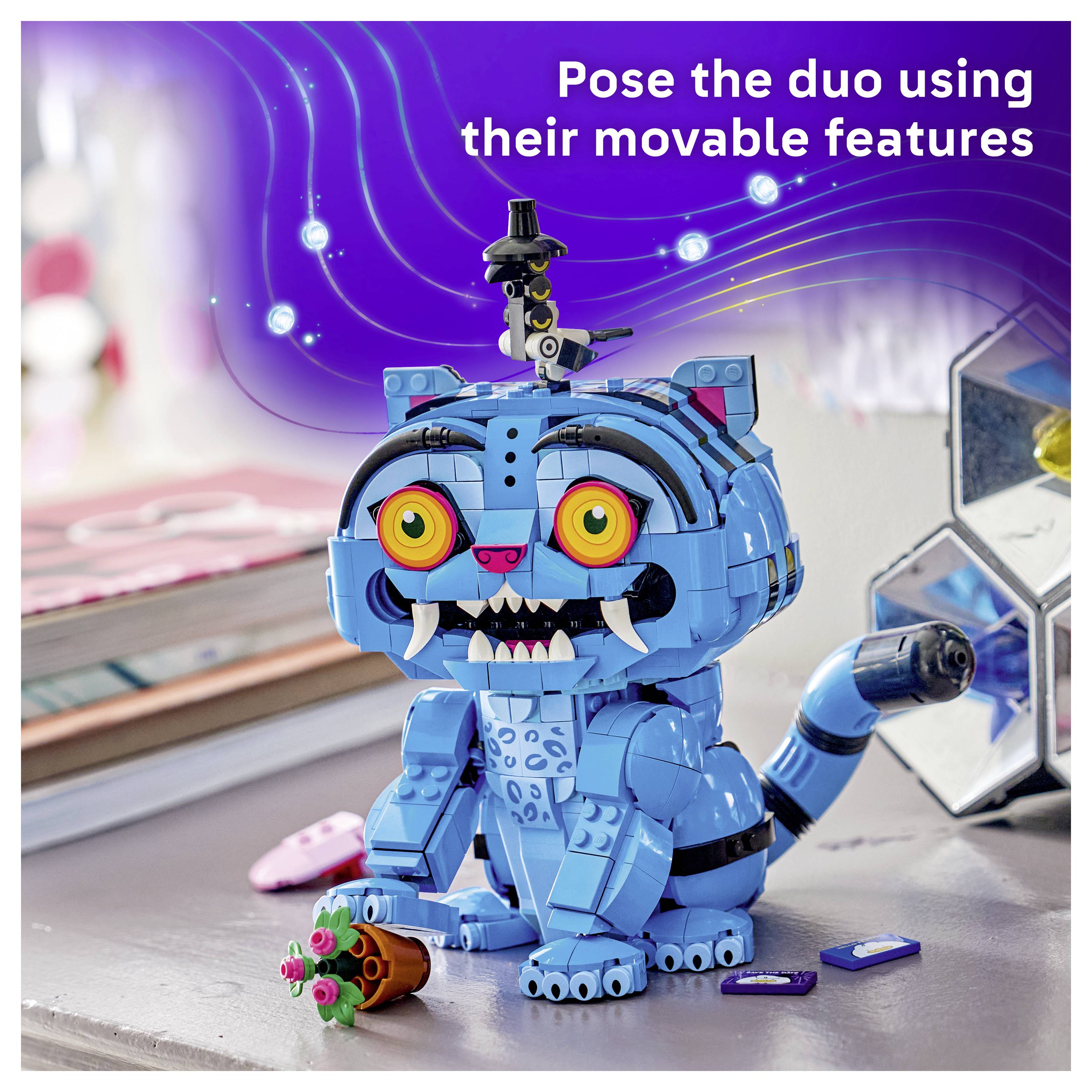 Modrá dvojice koček ve stylu LEGO s pohyblivými prvky, zobrazená s textem "Pose the duo using their movable features".