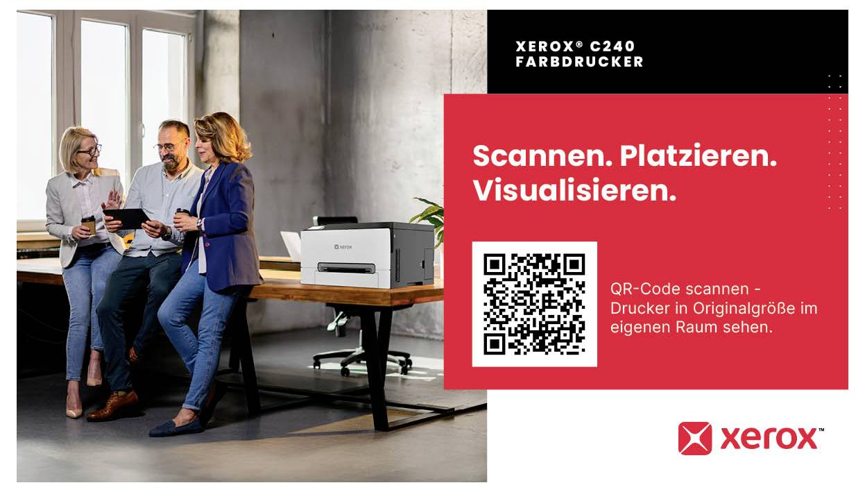 Tiskárna Xerox C240 na reklamě zobrazující tři spolupracovníky v kanceláři vedle tiskárny, s textem "Skenovat. Umístit. Vizualizovat." a QR kódem.