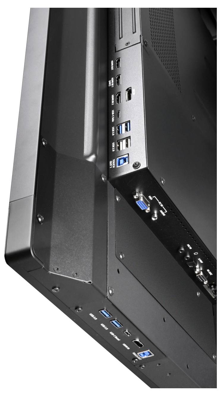 Zadní a boční pohled na černý monitor nebo televizi zobrazující vstupní porty, včetně USB, HDMI a VGA spojů.