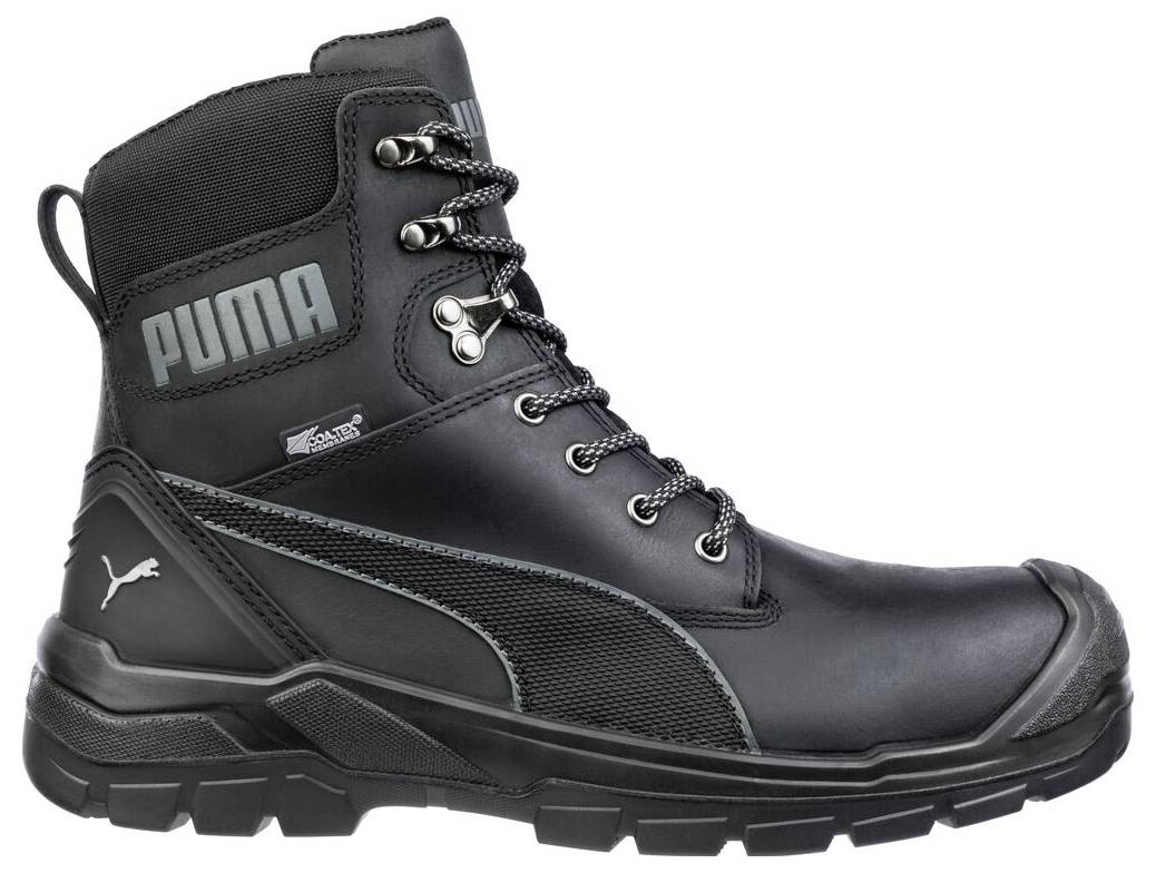 Vysoká pracovní obuv Black Puma s tkaničkami, bočním logem a hrubou podrážkou na bílém pozadí.