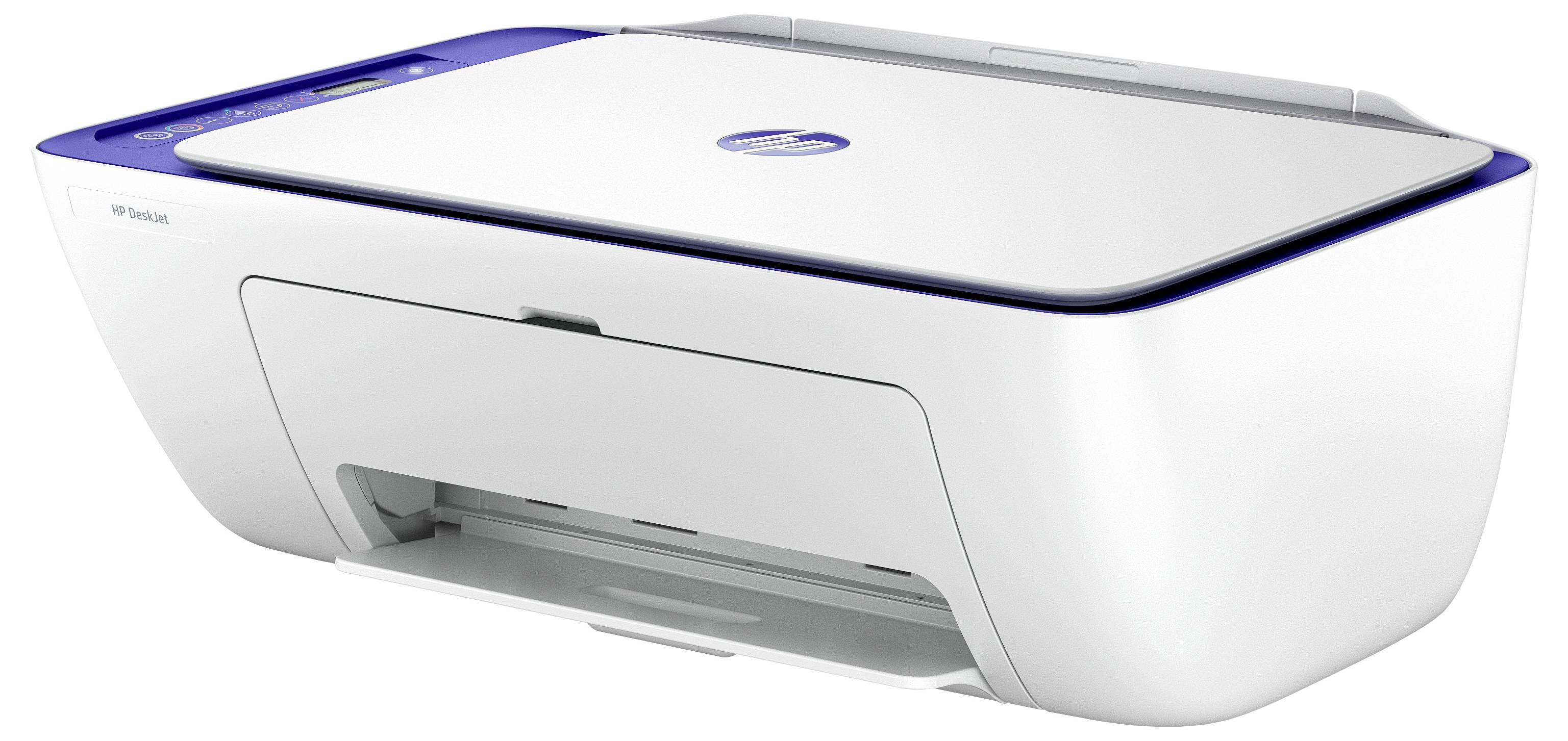 Bílá multifunkční tiskárna ve stylu HP DeskJet zobrazená v úhlovém pohledu zepředu, s modře zvýrazněným horním panelem a předním výstupním zásobníkem na papír.