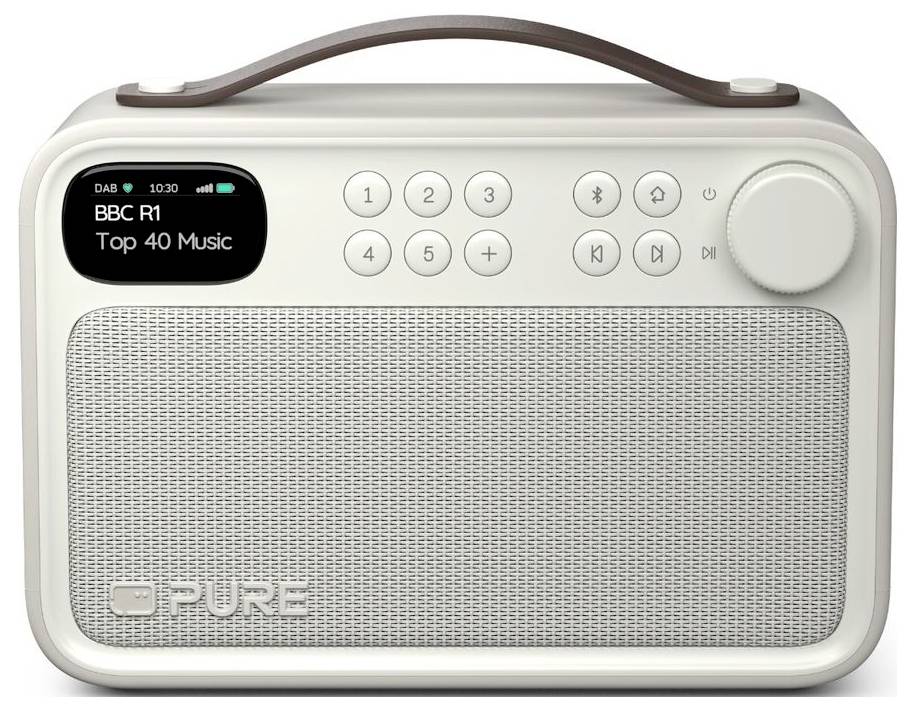 Přenosné rádio DAB krémové barvy s rukojetí, displej zobrazující „BBC R1 Top 40 Music", tlačítka pro předvolby, velká mřížka reproduktoru a ovladač hlasitosti na pravé straně.