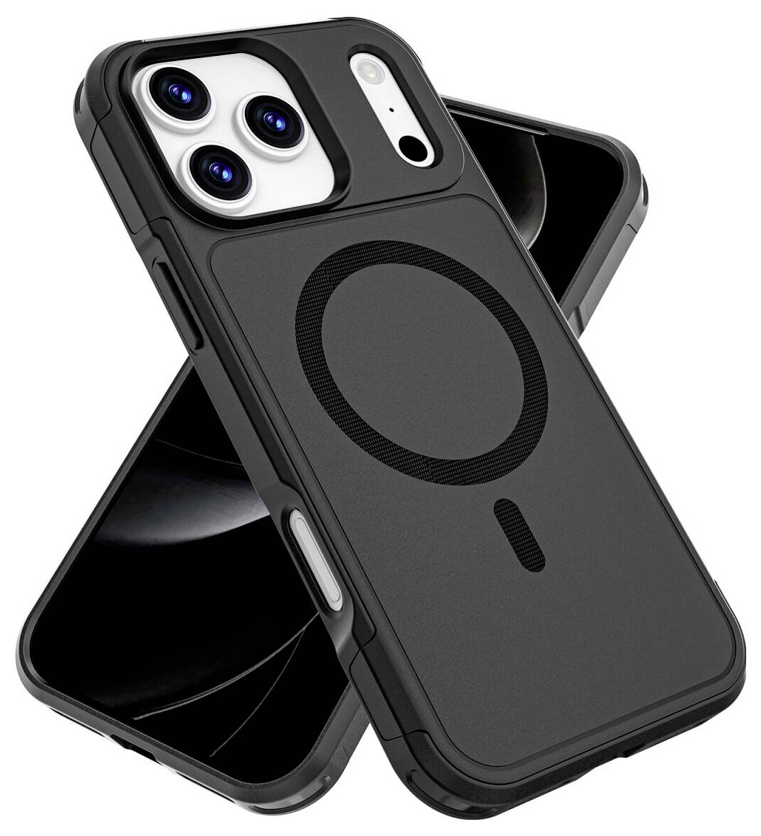 Černý kryt na smartphone se zabudovaným kruhovým MagSafe kroužkem a zvýšeným vykrojením pro trojitý fotoaparát, zobrazený na telefonu před bílým pozadím.