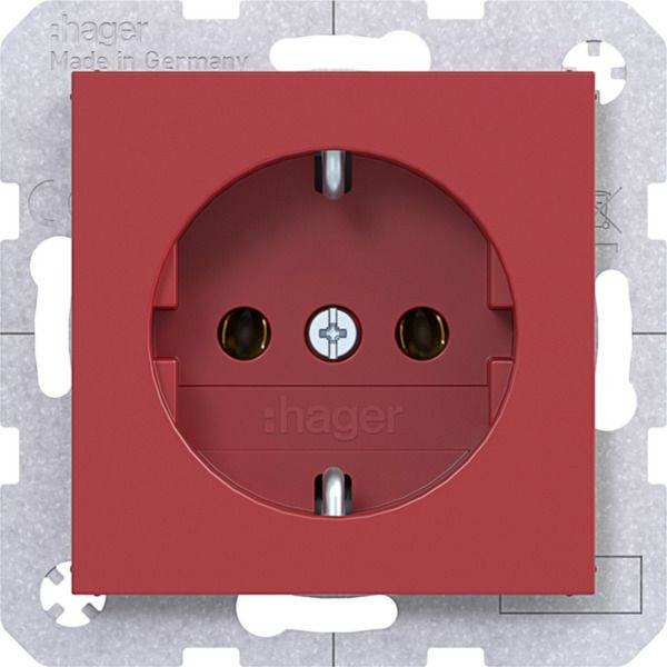 Červená čtvercová evropská elektrická zásuvka na kovovém montážním podstavci, označená „hager".