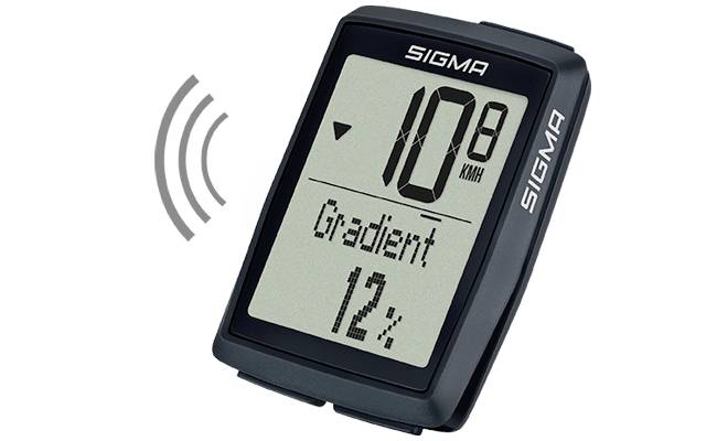 Cyklistický počítač Sigma zobrazující 10 km/h a 12% stoupání, s bezdrátovými signálovými vlnami indikujícími připojení senzoru.