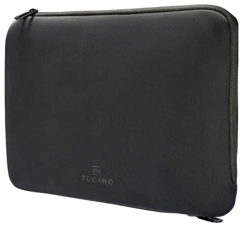 Černý Tucano zipsový ochranný obal na notebook nebo pouzdro na bílém pozadí