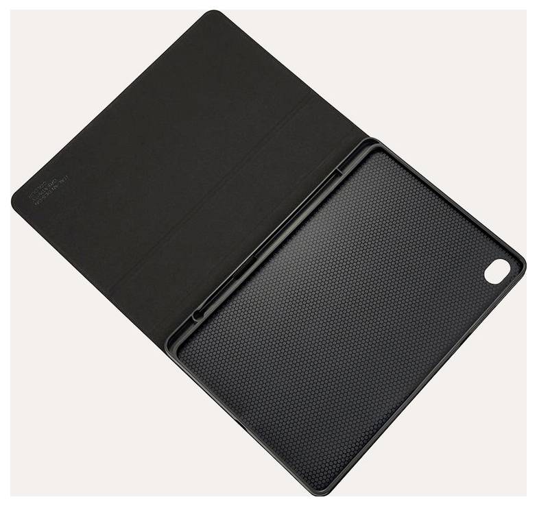 Otevřená černá fóliová pouzdra na tablet zobrazená na světlém pozadí, viditelný textorovaný vnitřní zásobník a výřez pro fotoaparát.