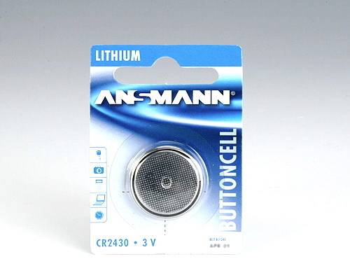 Lithiová baterie ANSMANN CR2430 3V tlačítková články v modrém a bílém maloobchodním balení.